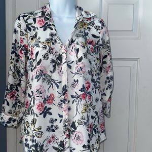 Great condition teen button down dress shirt 100%polyester midi sleeve